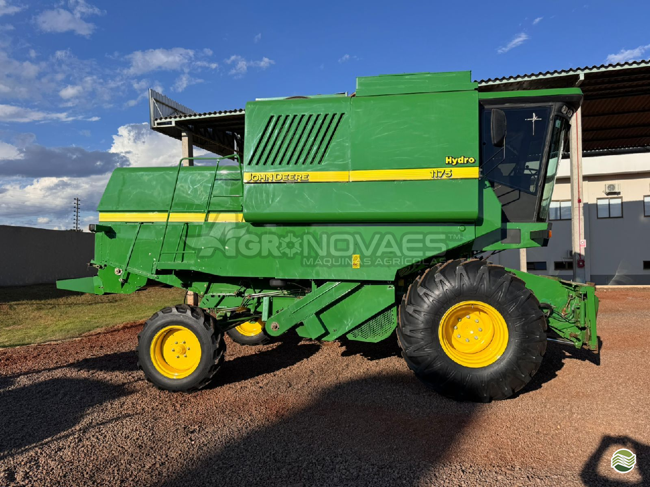 COLHEITADEIRA JOHN DEERE JOHN DEERE 1175 Agro Novaes Máquinas Agrícolas FERNANDOPOLIS SÃO PAULO SP